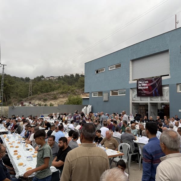Fabrika önü davet ve ikram alanı