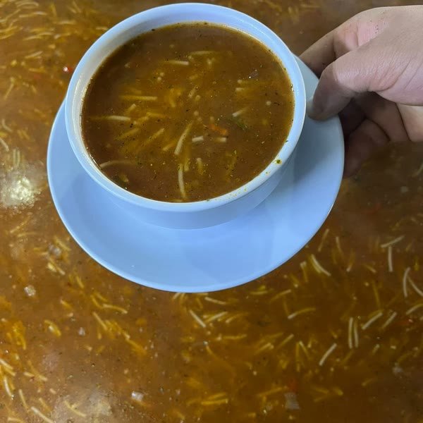 Sıcak mercimek çorbası ikramı