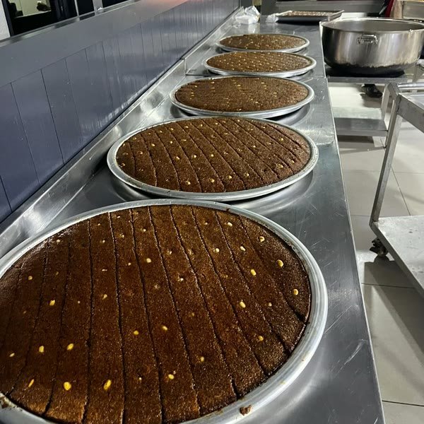 Fırın tatlısı tepsilerinin servise hazırlanması