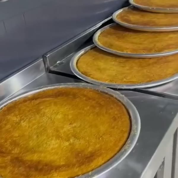 Tepside künefe hazırlığı (video)