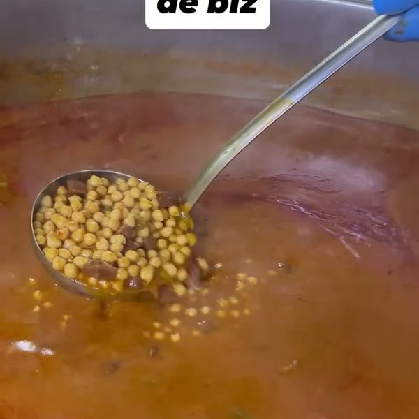 Kazanda nohutlu yemek hazırlığı (video)