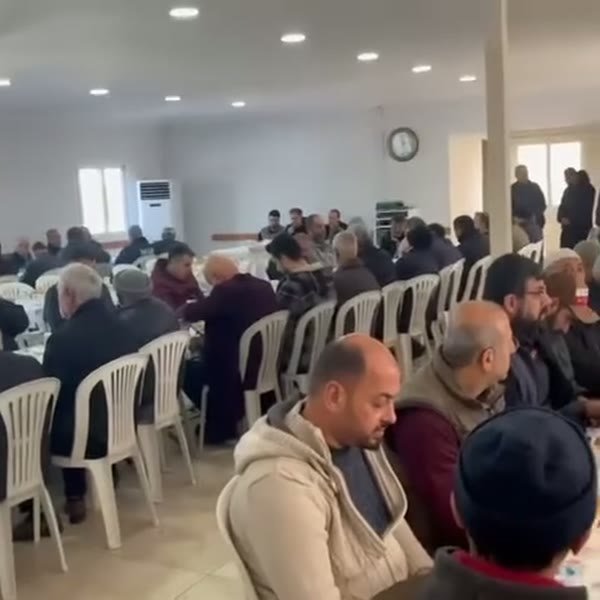 Salonda toplu yemek organizasyonu (video)